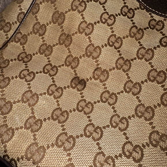 GUCCI CHARMY! - Picture 9 of 11